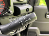 操作感も良好なウインカーレバーは、スムーズな切り替えを実現。路上の状況に合わせて、安全にウインカーを操作できます。