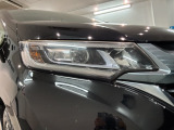 LEDヘッドライトは、点灯の瞬間から最大光量を発揮し、突然暗くなるトンネルなどでの安定感を高めます。