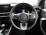 各操作スイッチなどもハンドルから手を放すことなく操作可能で安全運転に支援いたします!