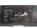 Audi drive selectの設定画面。ドライブシーンや好みにあわせて走行モードを選択できます。