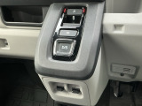 ホンダ純正ナビなので3ビュー切り替えバックカメラにも対応してますよ(^^)/バック運転苦手な方におススメですよ(^^♪