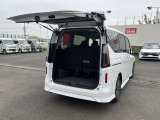 大きく開くバックドアで荷物の出し入れもスムーズに!