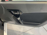 より多くの一般の方へ車を届けれればと思っておりますので同業者様への販売は極力控えさせて頂いております。ご了承下さい。