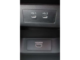 USBタイプタイプC・HDMI接続が可能です。Apple CarPlayやAndroid Auto連携機能もあります。