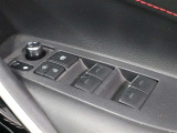 運転席からも操作可能な全席パワーウィンドウが装備されています。