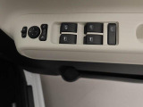 パワーウィンドゥ 運転席ドアスイッチ照明付です。電動格納ミラーも手元でワンモーションで可能です。