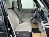 運転席まわりです。実際に座ってみて、乗り心地を体験してみてください。