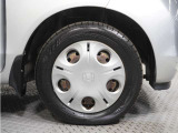 ◆純正ホイール装着車◆シンプルなデザインのホイールキャップ付きです。