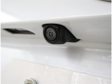 バックカメラが付いているので後方確認が非常にしやすいです。今や運転初心者も熟練者も必須装備!ついていて損はないですね♪