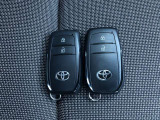 スマートキー2個あります。家族で共有すれば、自宅の駐車場での入替や、旅行先での運転交代など大変便利ですよ。
