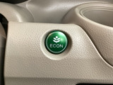 ★ECONスイッチ★ エコドライブを加速しよう!スイッチをONにすると、運転の仕方によるロスを抑え込み燃費をよくするようクルマが頑張ります(*^ー^*)燃費向上にチャレンジ♪