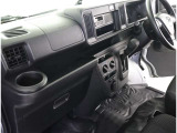 見通しのよいすっきりとした視界で、誰でも運転しやすいです。運転のしやすさは疲れにくさにも繋がりますよ♪