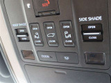 運転席の頭上(オーバーヘッドコンソール付近)にパワースライドドアのスイッチが有ります。