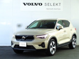 2026年4月登録のボルボXC40 ウルトラ B4 AWDです。 ボディーカラーは新色の、サンドデューンメタリックで、シートは、本革製のチャコールです。自社登録で走行距離は、90Kmです。