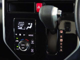 車内を快適に、オートエアコンを装備しています。