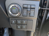 視界が広く運転しやすい運転席まわりです。各スイッチ類の位置も直感的に操作しやすく、長距離ドライブでも疲れにくい設計になっています。