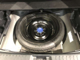スペアタイヤを装備しています。いざと言う時には、使い慣れたスペアタイヤの方が安心です。
