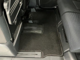 しっかりと汚れ、砂ぼこりを落とし足元まで清潔な車内空間を作り上げております♪