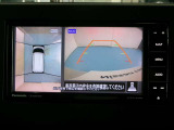 アラウンドモニター 白線や駐車車両をナビ及びルームミラーに表示 駐車している車両との位置関係も一目で分かって安心です