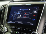 ステアリングヒーターと運転席と助手席にシートヒーターを装備しております。