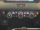【デュアルエアコン&シートヒーター】運転席側と助手席側で独立して温度設定が可能なデュアルフルオートエアコンを装備しております!更に寒い時期に大活躍の、シートヒーター付きです!
