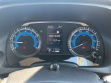 視認性の高いメーターで運転情報を的確に把握できます