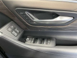 パワーウィンドウスイッチで運転席から全席の窓の開閉ができます♪