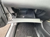 グローブボックスも大容量となっていますので車検証を入れてもまだ余裕があります!