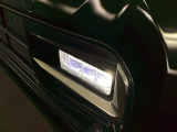 【フォグライト】霧などの悪天候時、自車の位置を示すとともに前方や路肩が見えずらい時、近い位置をワイドに照らしてくれます。