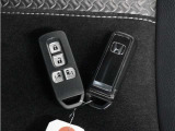 ◆スマートキー◆カギをバッグやポケットに入れたままでもドアロックの開閉ができる『スマートキー』付き!雨天や暗くなってもカギを取り出す必要がなくドアの開錠&エンジンも始動できます