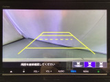 バックでの車庫入れも安心です!リアカメラが付いているバックモニター付のナビを装備しております。操作線もついており距離感も画面から確認できます。