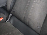 ◆ISOFIX◆シートベルトいらずでチャイルドシートと固定金具を連結するだけでガッチリ固定できます。