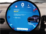 MINIのメーターパネルは円をコンセプトにデザインされております。おしゃれで愛嬌のあるMINI独自のデザインに惹かれる方は数多くいらっしゃいます。