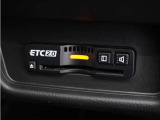 ◆ETC2.0◆進化したドライブ体験。料金収受システムだけだったETCが生まれ変わって、高速道路を賢く使うETC2.0に進化しました。多彩な情報サービスが便利で快適なドライブ体験を提供します。