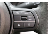 高速道路を走行中、アクセルとブレーキの操作をドライバーの代わりに行い安全運転を支援する「渋滞追従機能付アダプティブクルーズコントロール(ACC)」を装備しております。