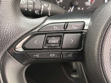 運転中、オーディオの操作をしてて、ハッとしたことはありませんか?ステアリングスイッチは、運転中でもハンドルでオーディオの操作が可能です。安全なドライブをサポートします。