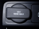 アクセサリーソケット機能付きです。消費電力120W(10A)以下のアクセサリーに、直流12Vの電源を供給します。