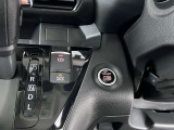 【オートブレーキホールド】渋滞時や信号待ちでブレーキを放しても停車してくれるオートブレーキホールド機能付きです。しっかりと確認してブレーキは離しましょう。
