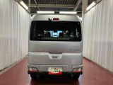 広い空間で、移動中も快適な車いす移動車です。
