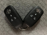 【キーフリーシステム】電子キーをポケットやカバンに入れて携帯しているだけでドアの開け閉めやエンジンのON/OFFが出来ます☆ また、イモビライザー機能も備わっていますので盗難対策もバッチリです☆