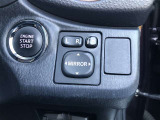 電動格納式ドアミラー付き。 狭い駐車場へ停めた時に、ボタン1つで左右のミラーをたたむ事ができます。