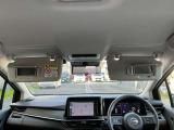 サンバイザーにはバニティミラー付きで車内でもお化粧直しできます
