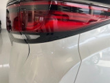 リアテールランプ下にリアゲートの電動開閉スイッチが左右についてます。