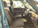 フィット感のあるシート。身体をしっかりと支えてくれるので、長時間の運転も快適にサポートしてくれます。