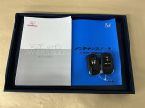 メンテナンスノート【点検整備記録簿・保証書】、取説も揃ってます。スマートキーはバッグなどにしまったままボタン操作でエンジンの始動・停止ができて大変便利です