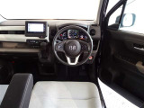 視界良好、操作しやすい運転席です。