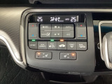 【左右独立オートエアコン】左右席で独立温度コントロールが可能です。運転席はキンキンに冷やして助手席はマイルドにと言った設定が可能です☆暑さ寒さでケンカすることもなくなりますね♪