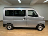 ご納車までに、弊社サービススタッフによる点検整備を行い、バッテリー、エンジンオイル、オイルエレメント、ワイパーゴムを交換し、ブレーキを分解、摩耗等を確認、必要であれば交換、安心してお乗りいただけます!