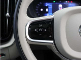 前方車を自動追従するアダプティブクルーズコントロールに加え、ステアリング操舵も行う進化型クルーズ『パイロットアシスト』を搭載。車体を車線内へと適正に維持しつつ先行車を忠実に追従します。