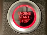 ワンプッシュでエンジンのスタート、ストップが出来て便利です。